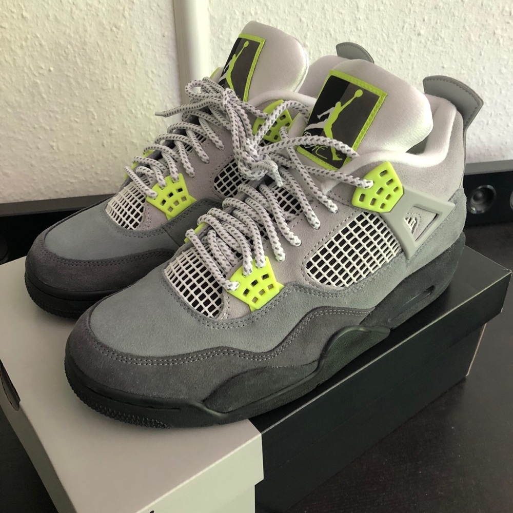 Air Jordan 4